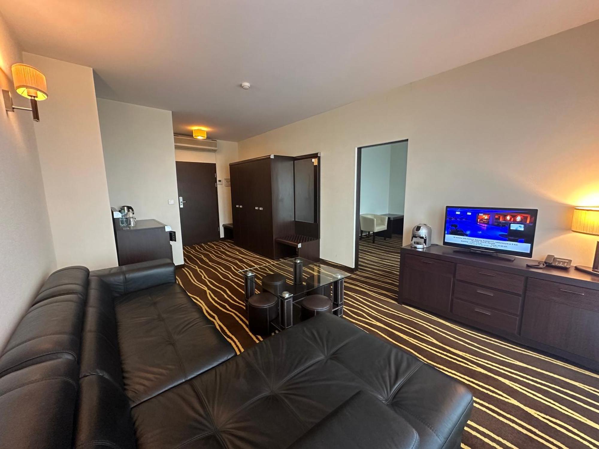Hotel Business Faltom Gdynia ルミア エクステリア 写真