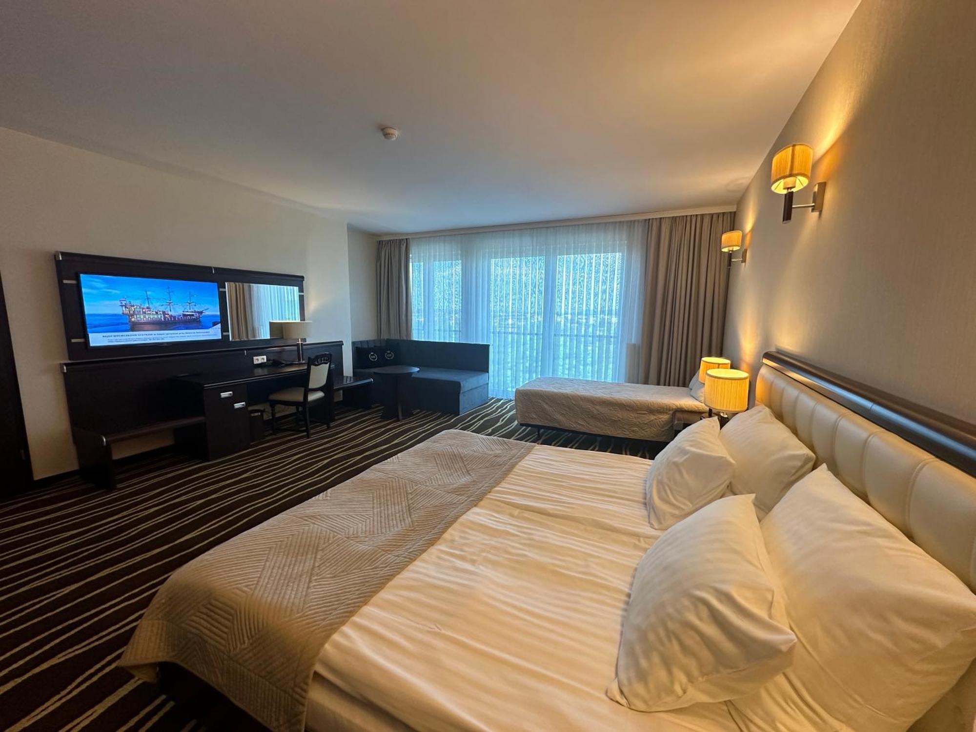 Hotel Business Faltom Gdynia ルミア エクステリア 写真