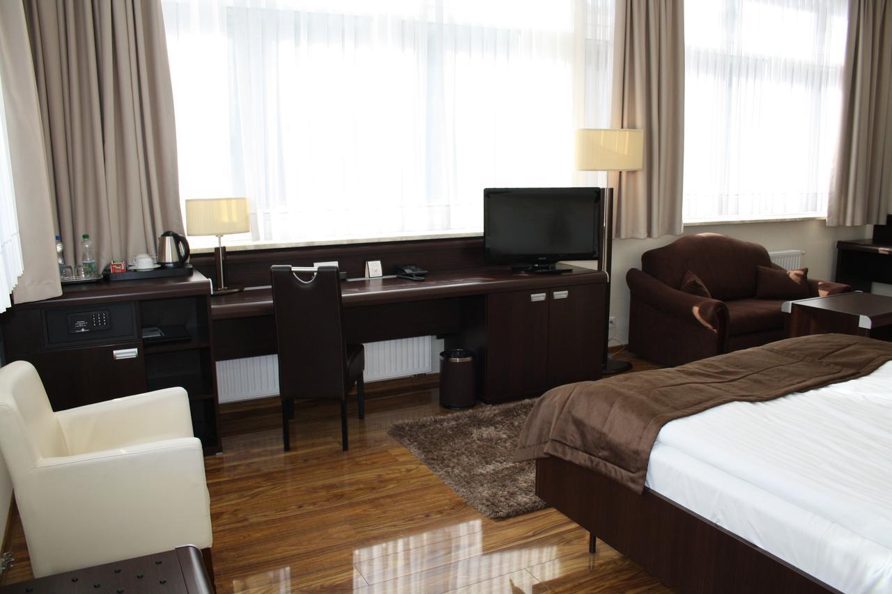 Hotel Business Faltom Gdynia ルミア エクステリア 写真